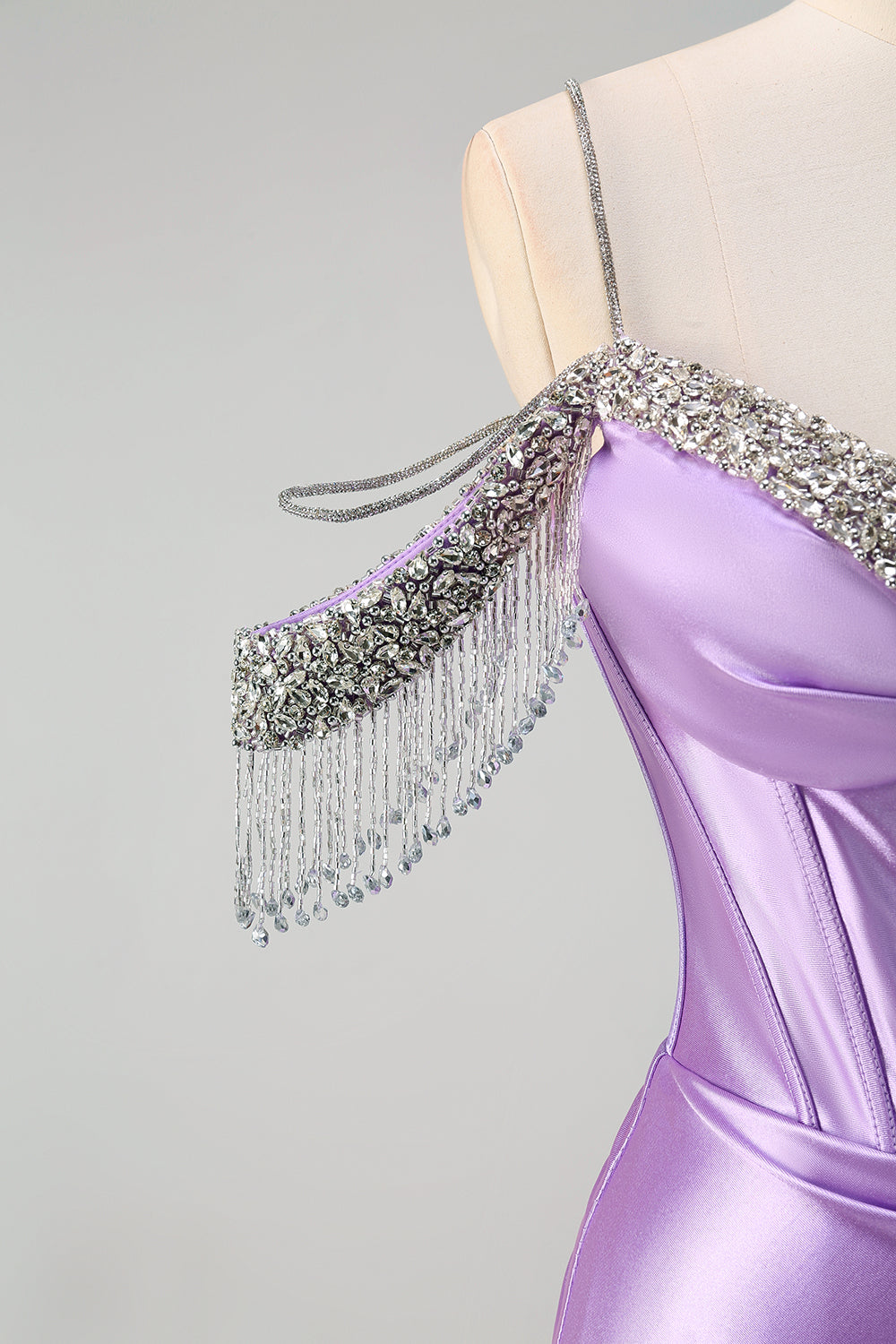 Brilhante Lilás Sereia Ombro Frio Tassels Cetim Frisado Frisado Vestido de Baile de Formatura com Fenda