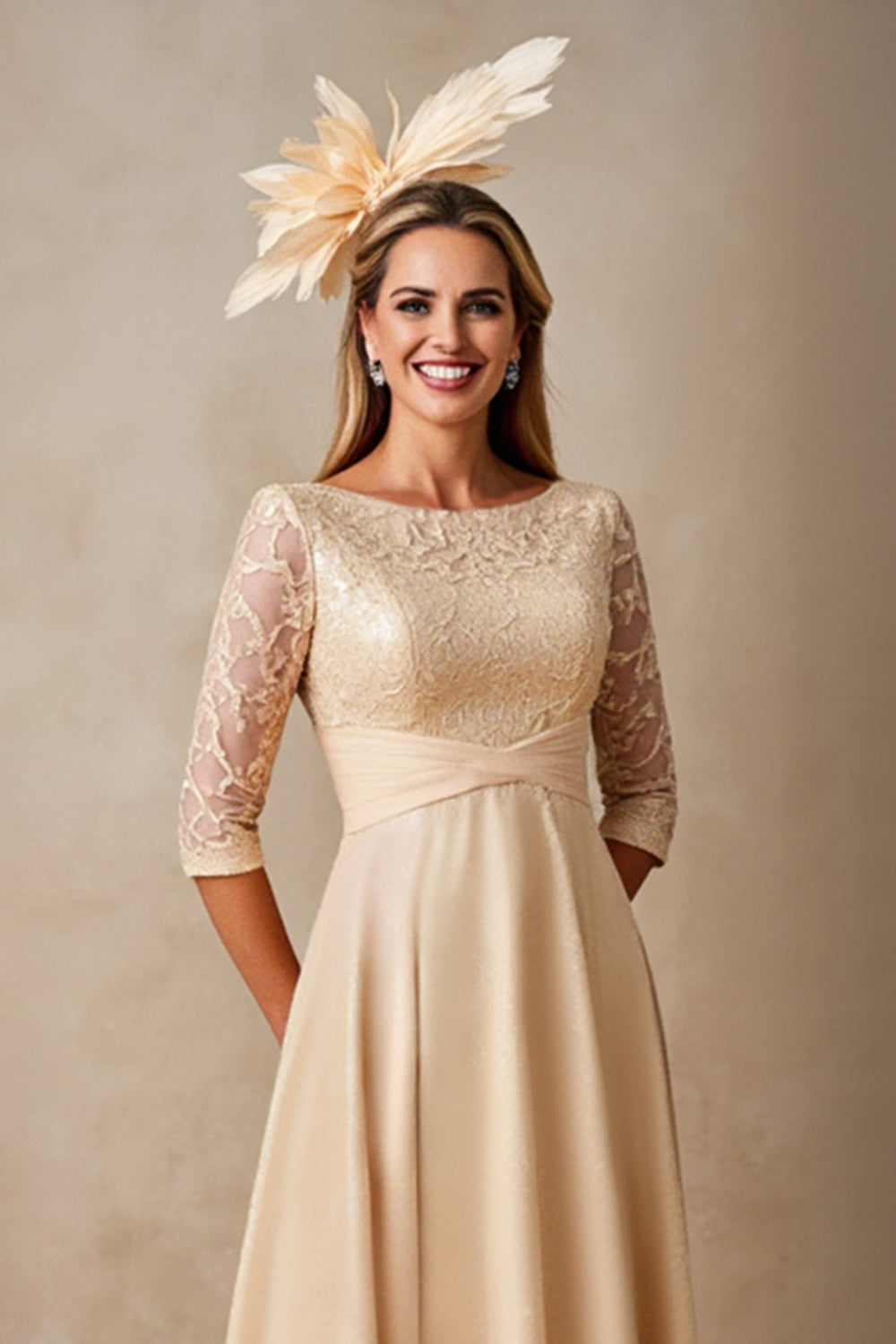 Champanhe Pescoço de Barco Applique Vestido Mae Noiva com Mangas