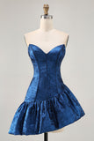 Uma linha sem alças assimétrica azul escuro homecoming vestido