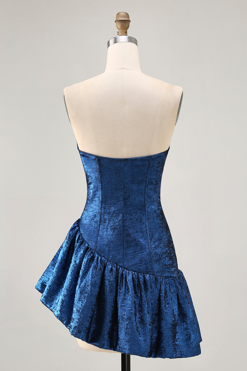 Uma linha sem alças assimétrica azul escuro homecoming vestido