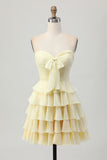 Amarelo sem alças Uma linha Tiered Homecoming Dress com arco