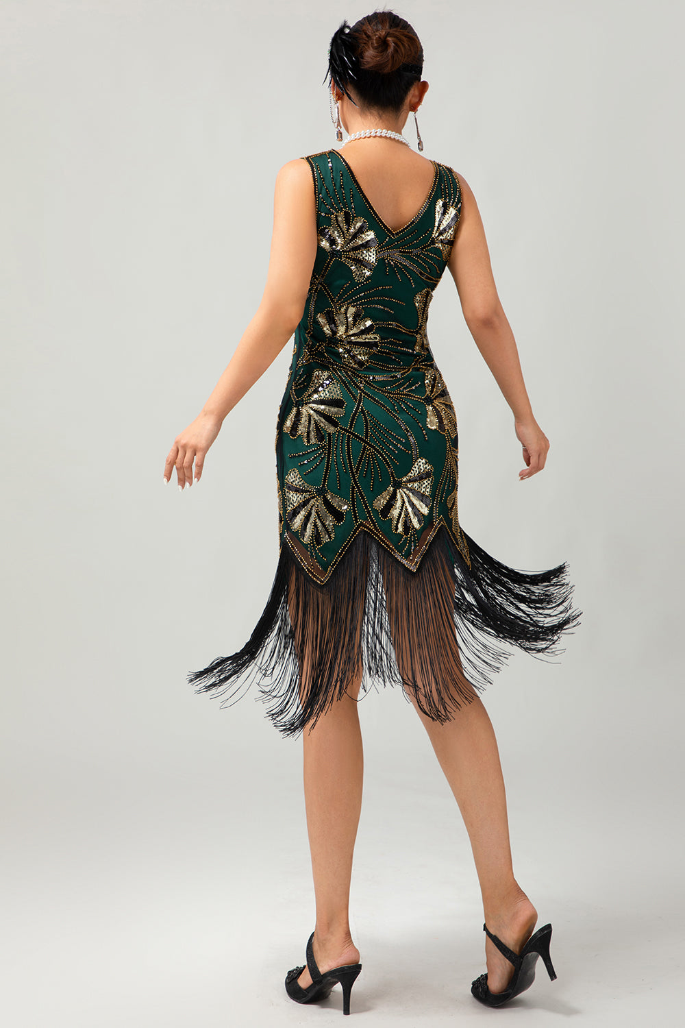 Green Golden Sequin V Neck Bodycon 1920s Flapper Vestido com Tassles