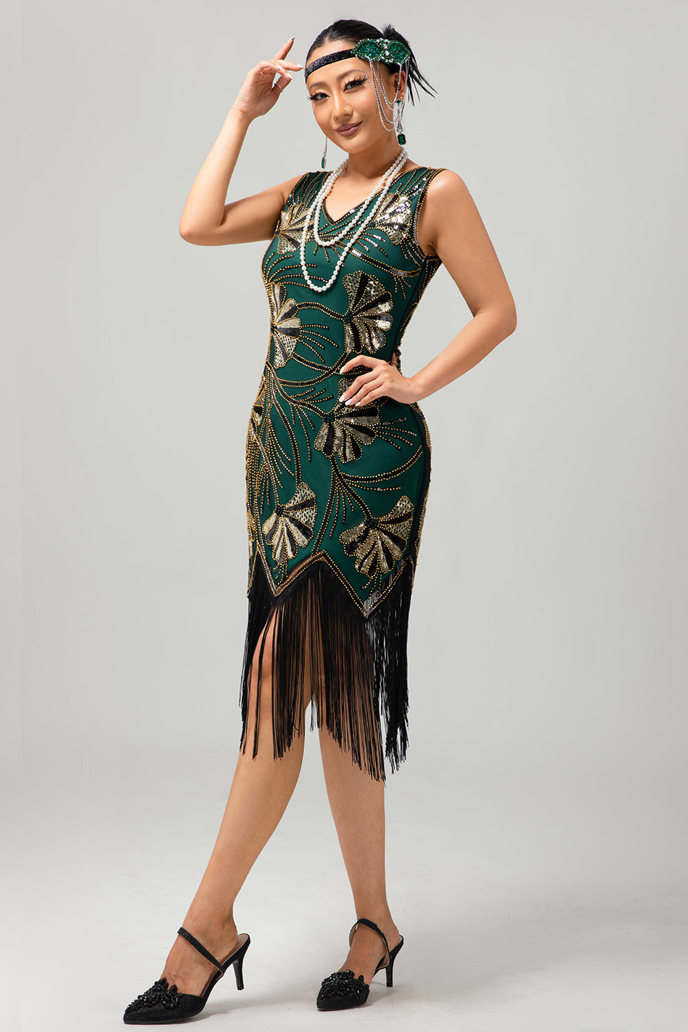Green Golden Sequin V Neck Bodycon 1920s Flapper Vestido com Tassles