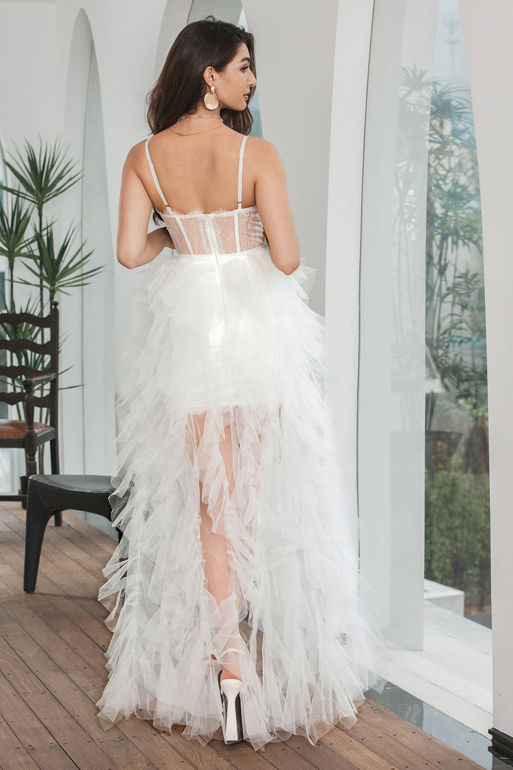 Vestido de festa de noivado branco alto baixo babado com renda