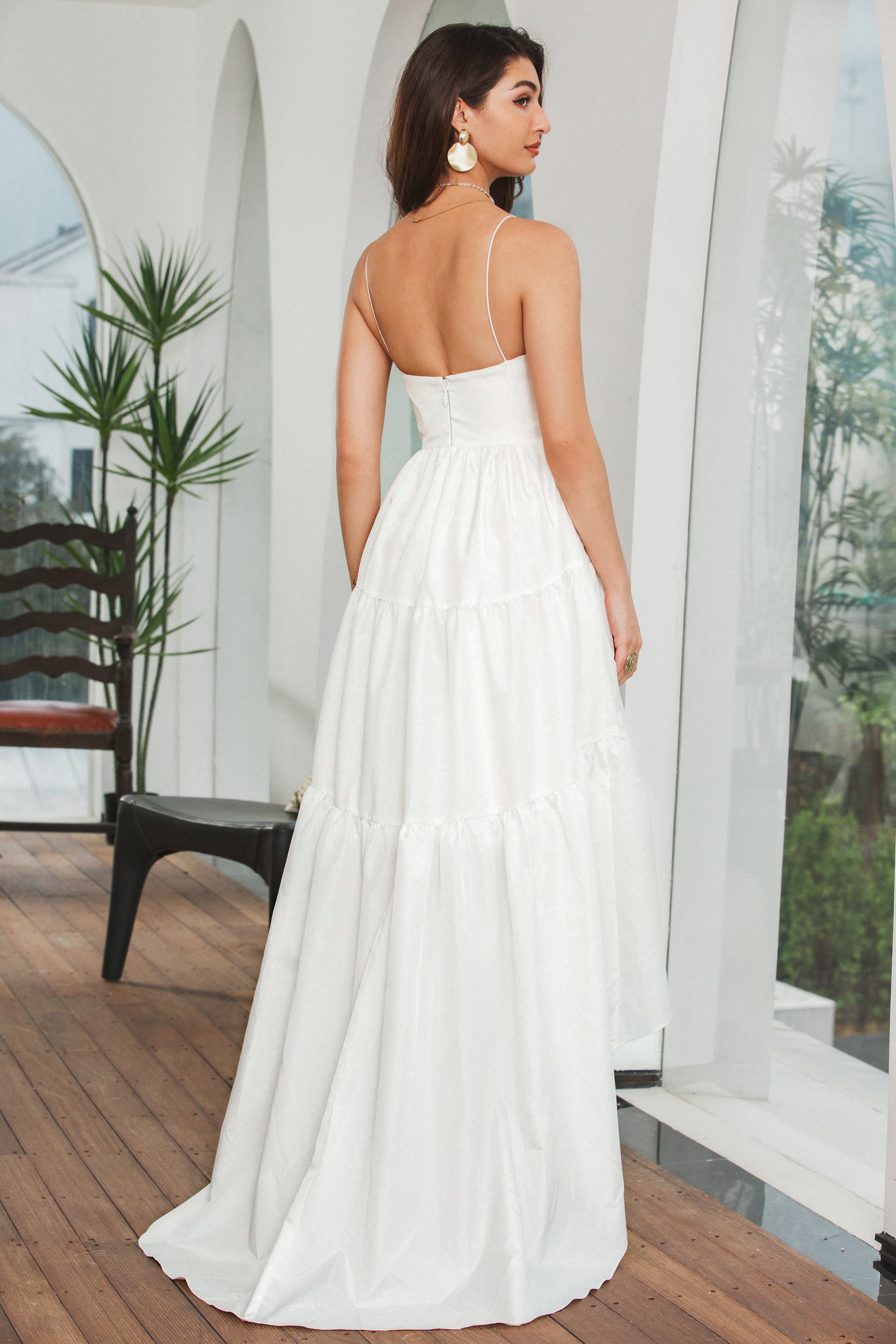 Vestido de festa de noivado assimétrico branco simples