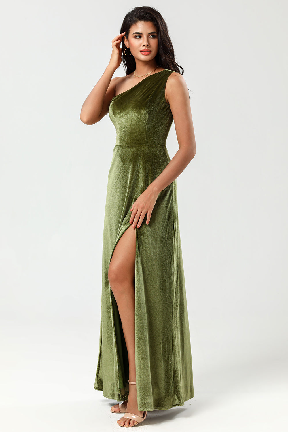 Um ombro uma linha Velvet vestido verde dama de honra com fenda