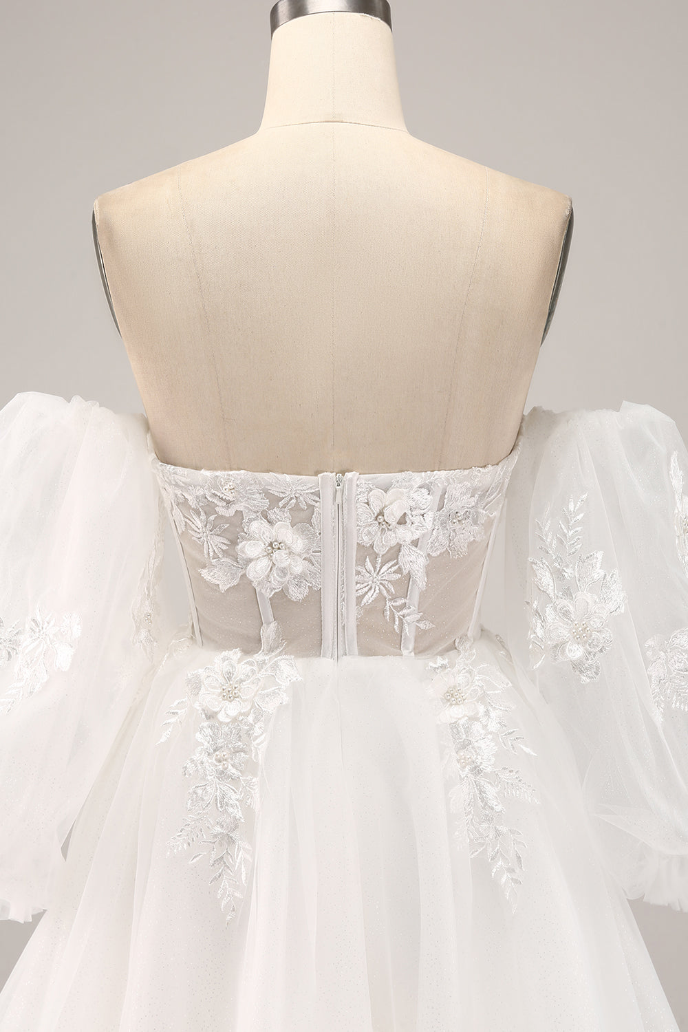 Fora do ombro tule vestido de noiva com apliques