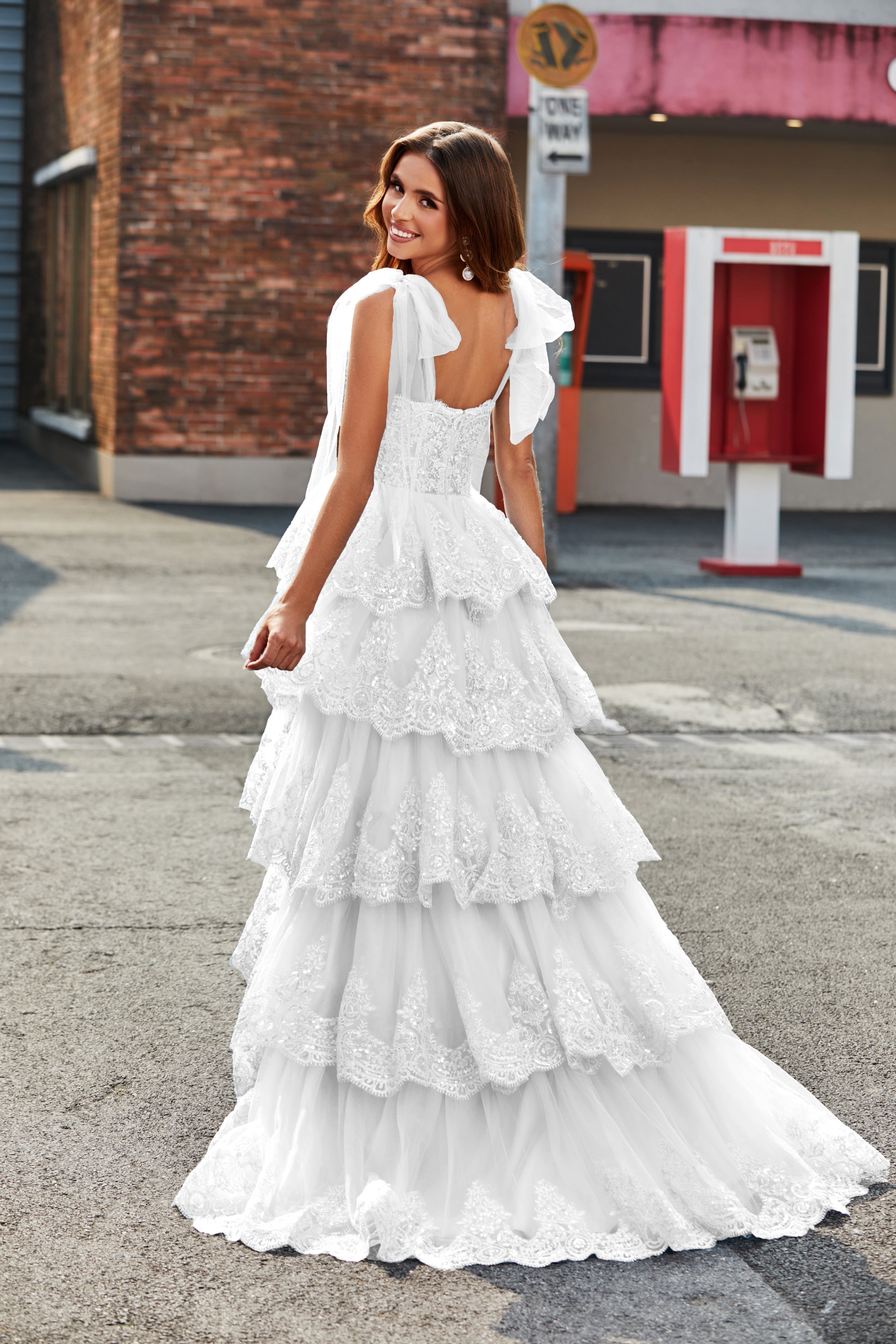 Branco A-Line Tiered Lace Vestido de Noiva Longo