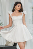 Branco A-Line Corset vestido curto de formatura com babados
