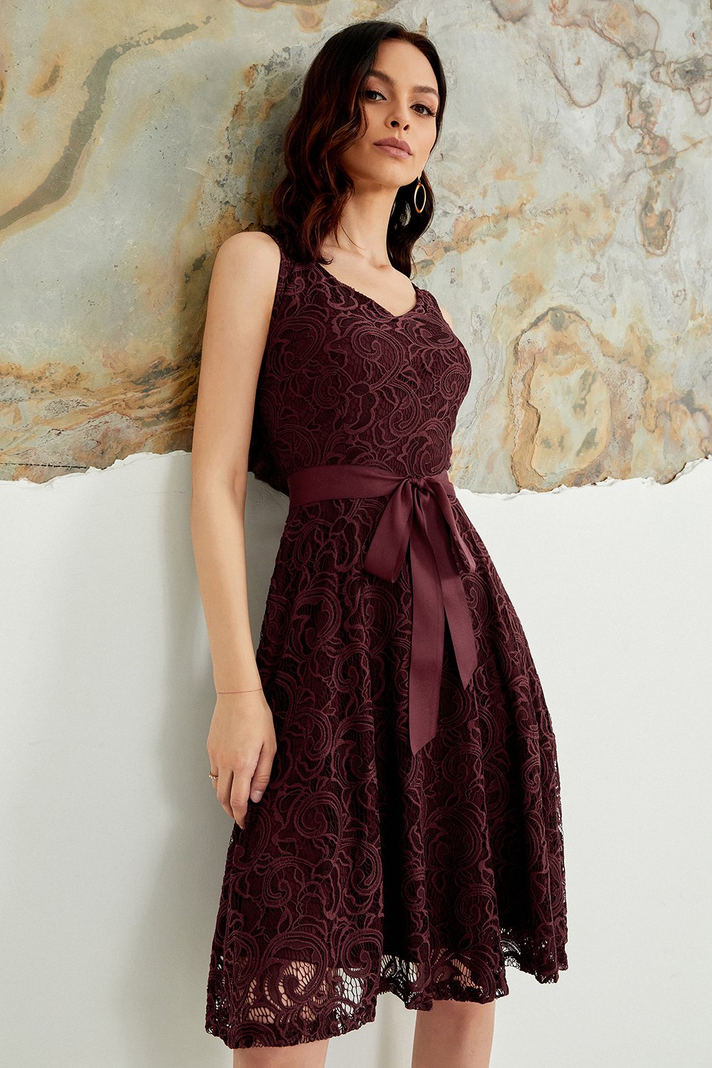 Vestido de renda de pescoço de Borgonha V