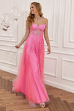 Um vestido de baile spaghetti de linha rosa