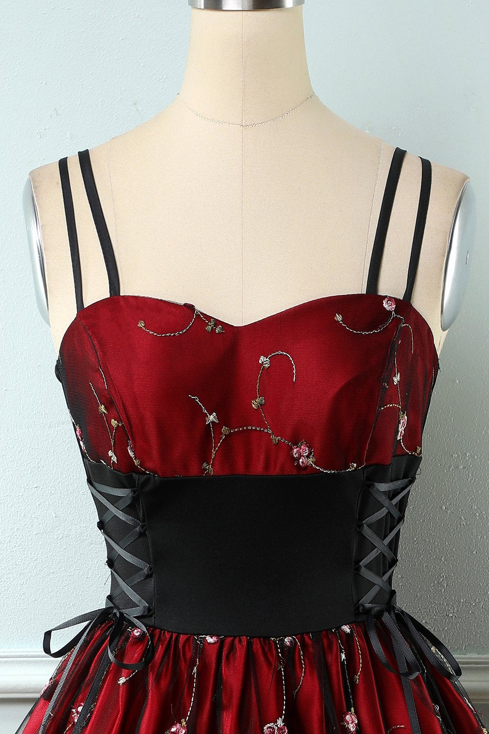 Vestido de estilo retro bordado da Borgonha