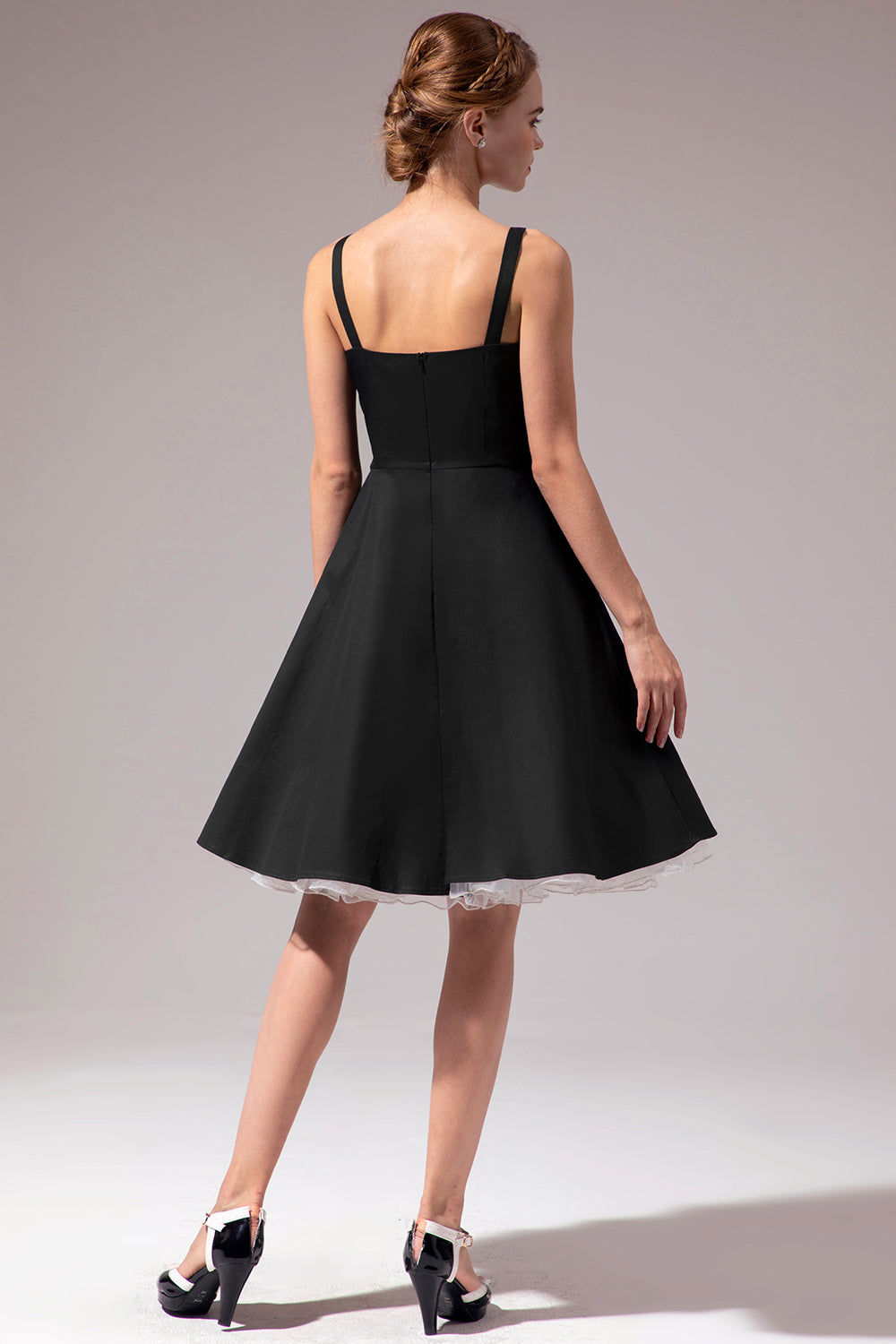 Vestido preto vintage com botão