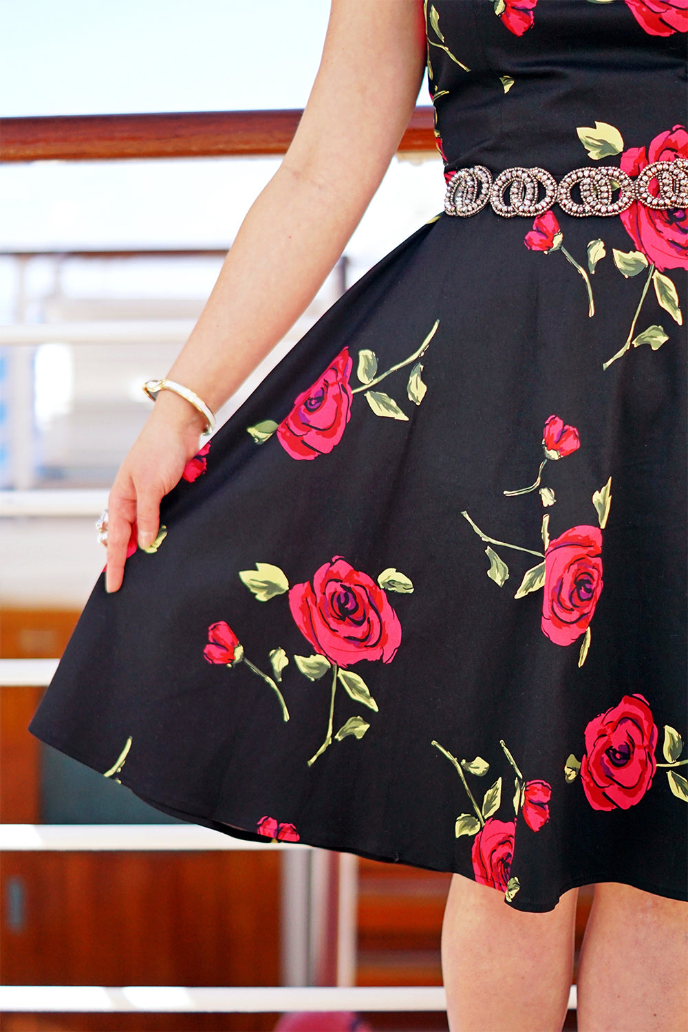 Vestido preto estampado rosa