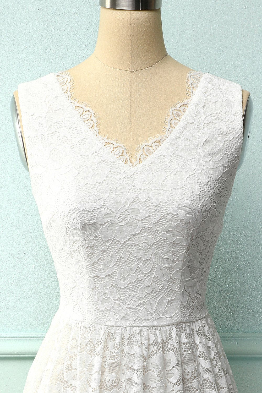 Vestido de renda formal com decote em v branco