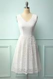 Vestido de renda formal com decote em v branco