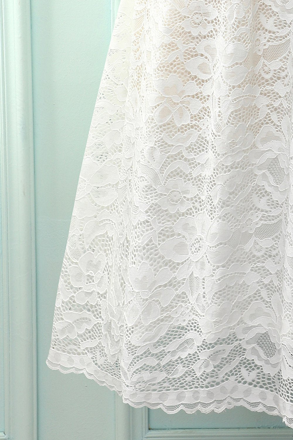 Vestido de renda formal com decote em v branco