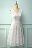 Vestido de renda formal com decote em v branco