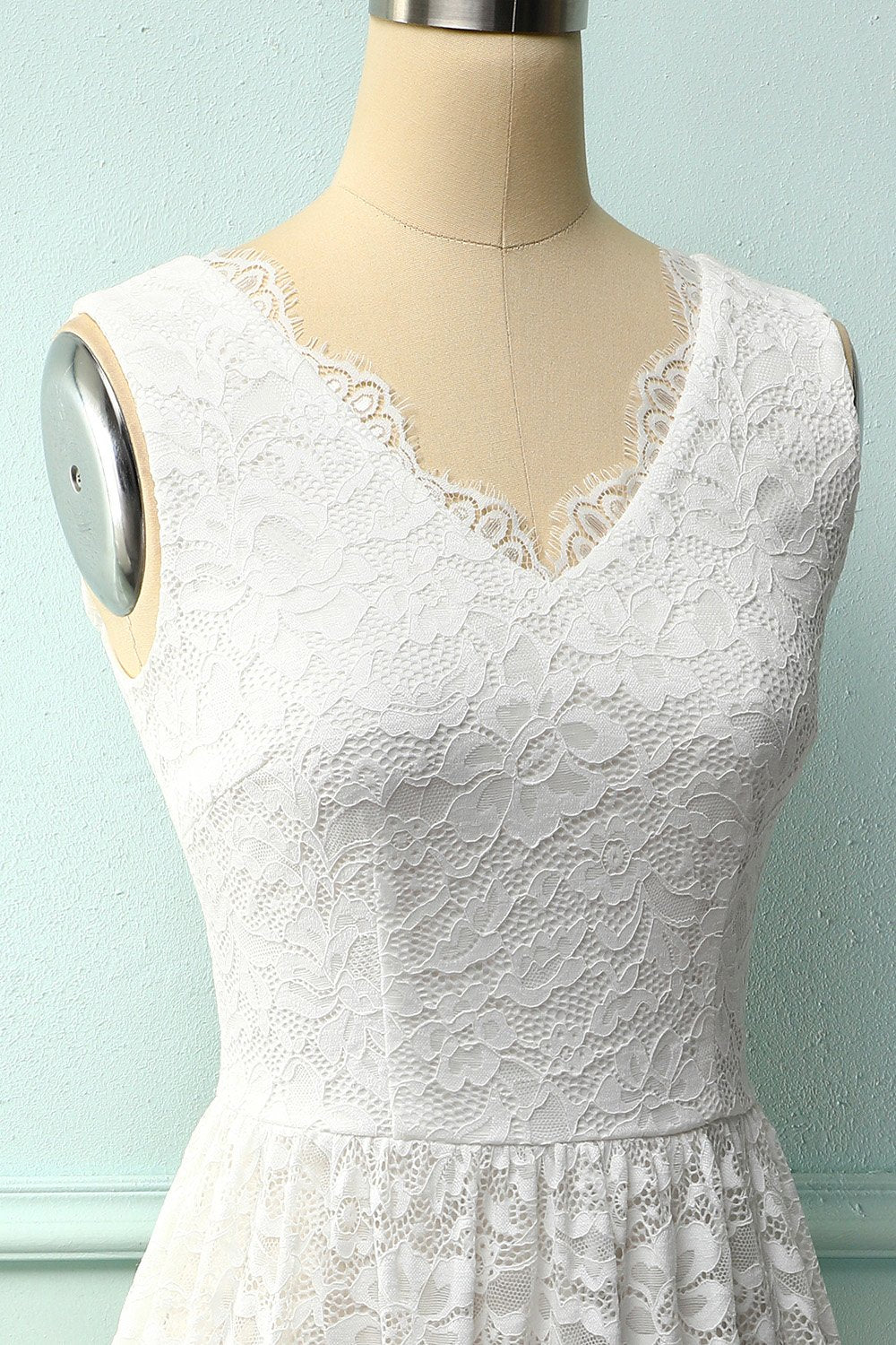 Vestido de renda formal com decote em v branco