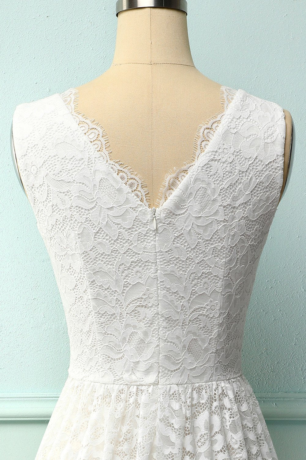 Vestido de renda formal com decote em v branco