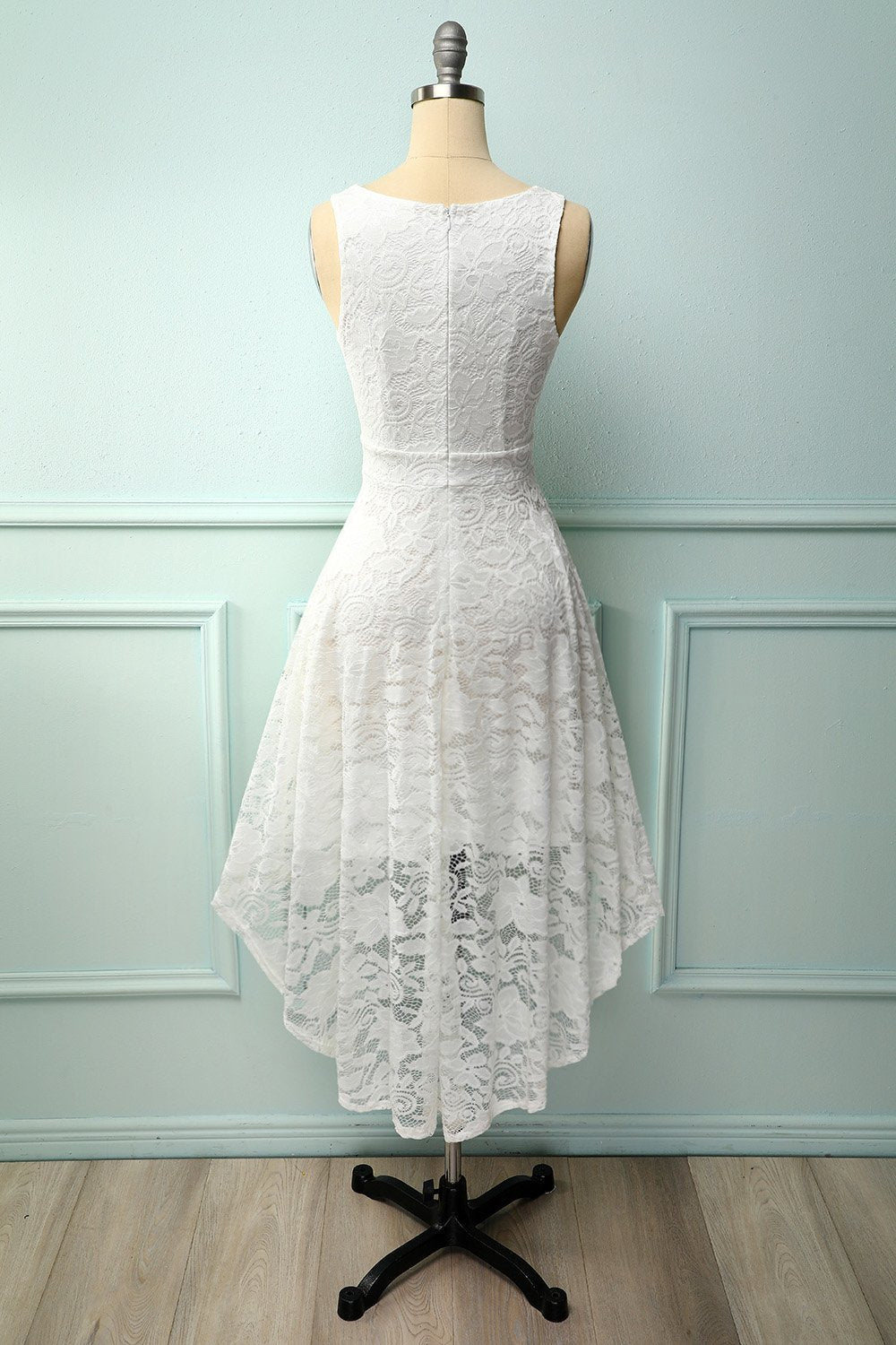 Vestido de renda branco e champanhe