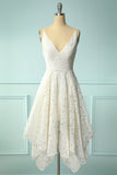 Vestido assimétrico de renda branca