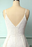 Vestido assimétrico de renda branca