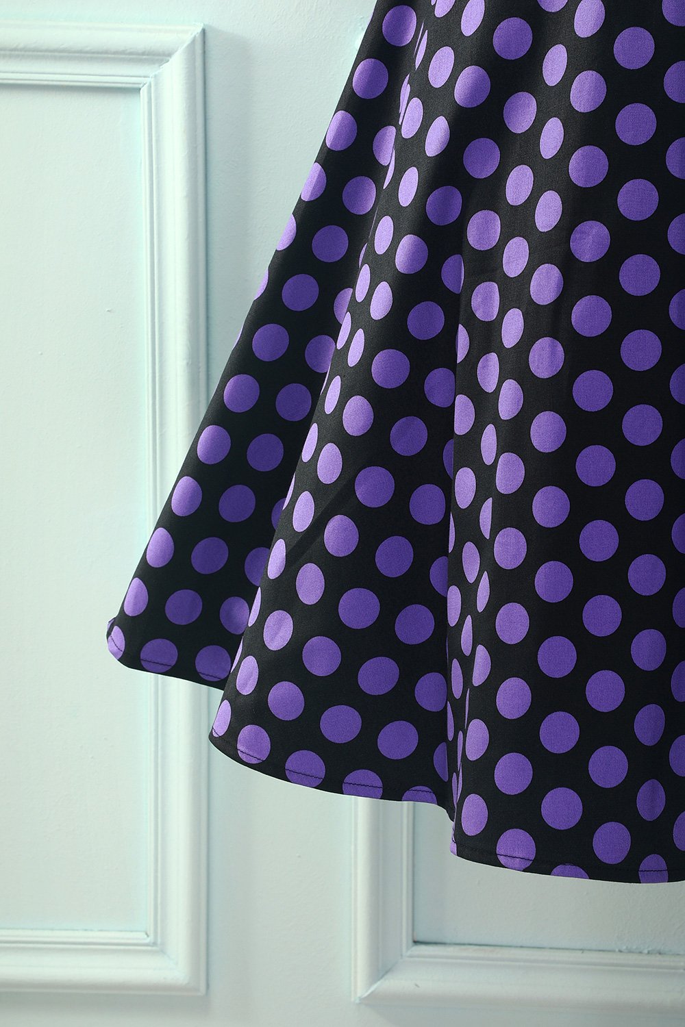 Vestido roxo preto com decote em V