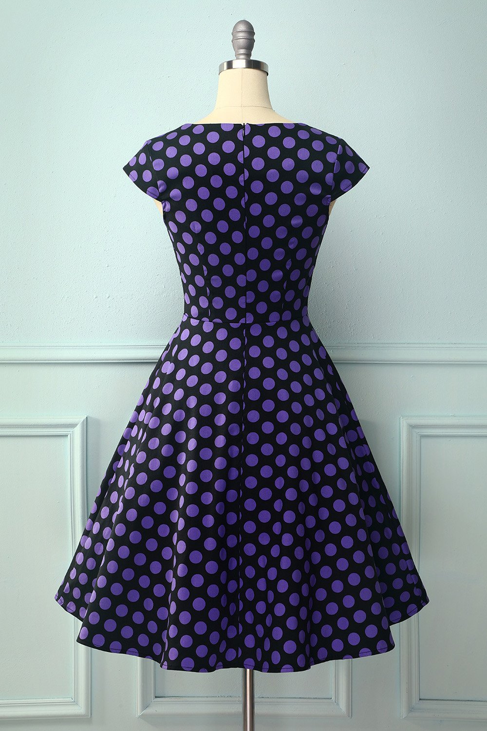 Vestido roxo preto com decote em V