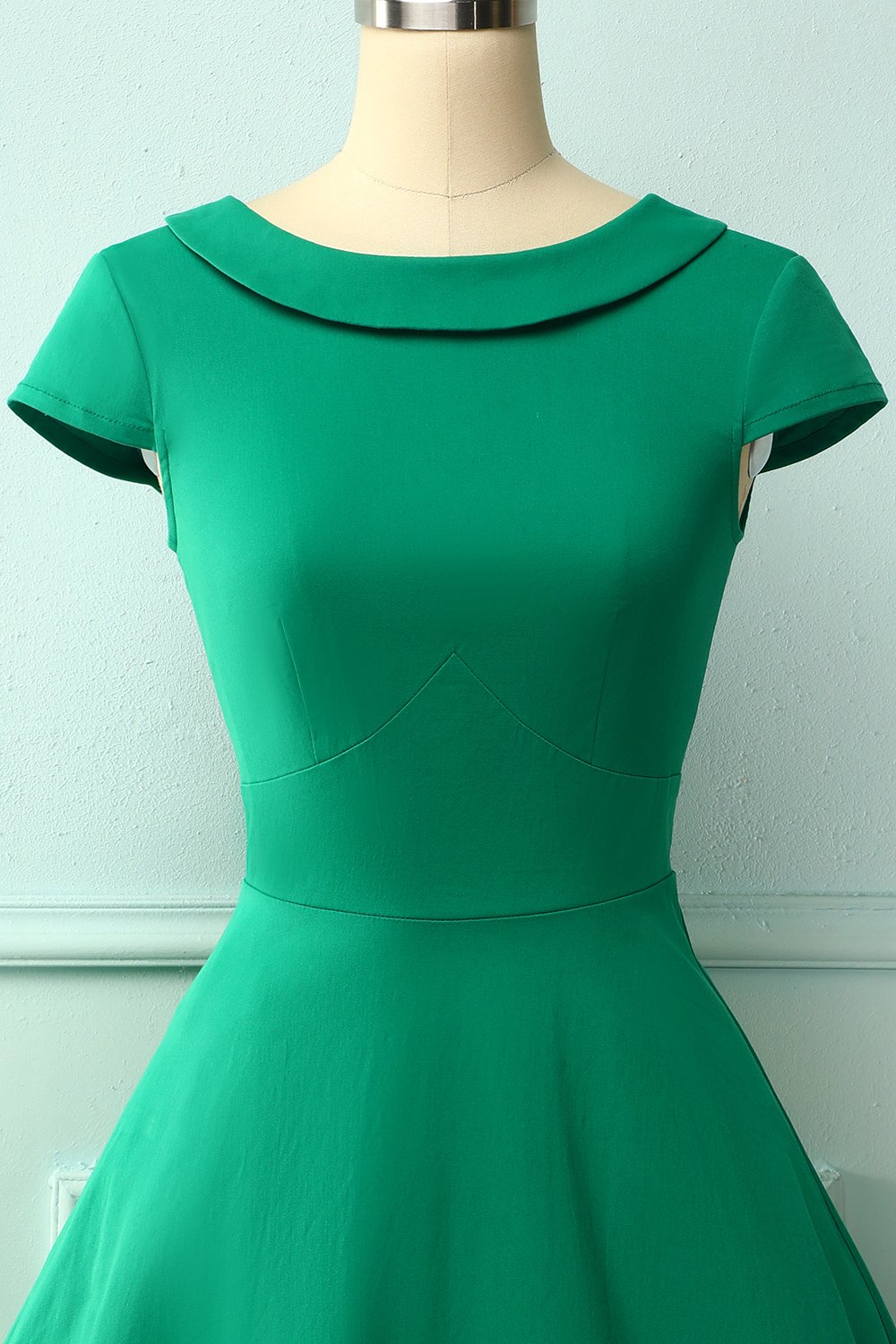 Vestido verde dos anos 50 do pescoço do barco