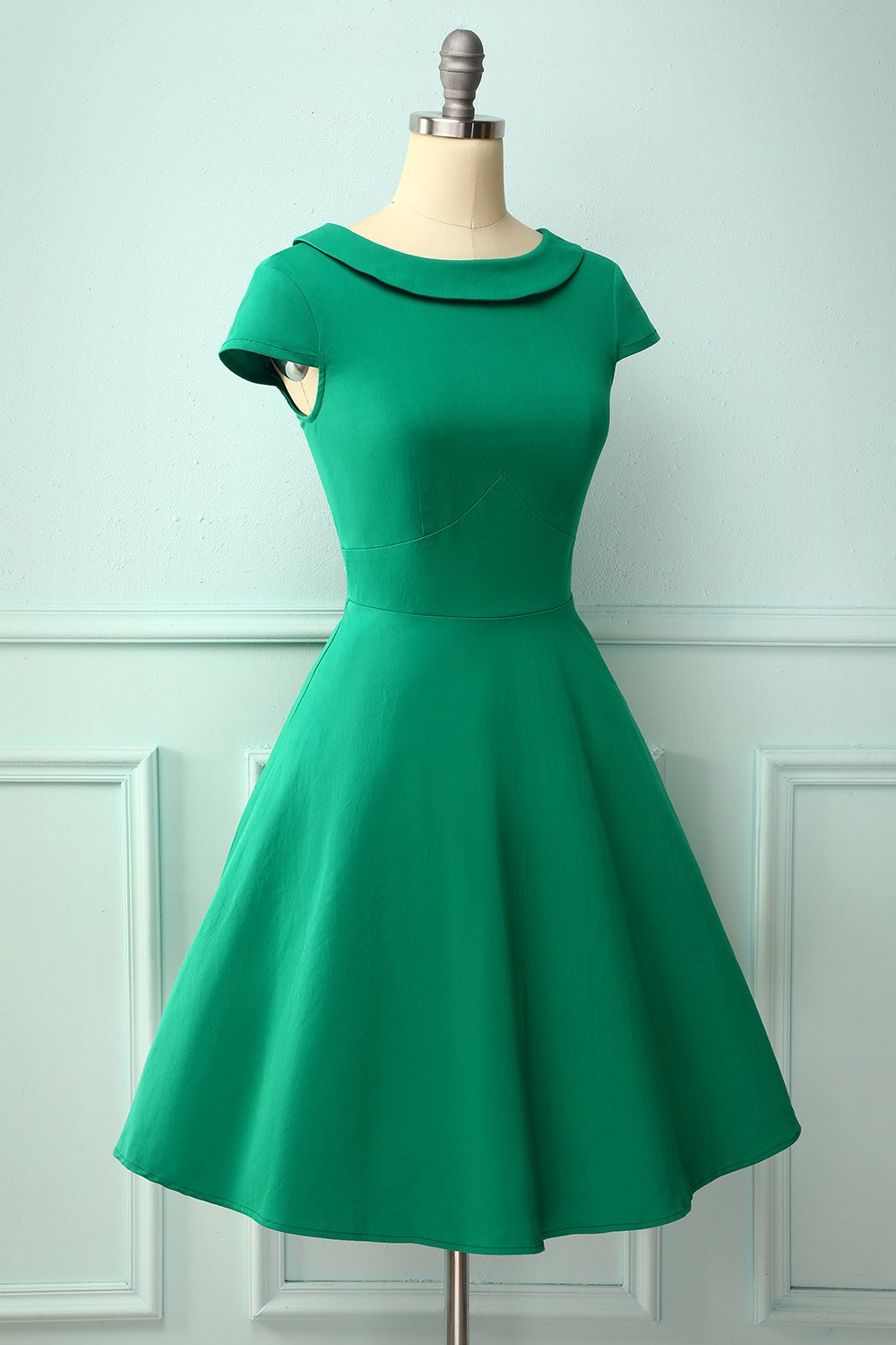 Vestido verde dos anos 50 do pescoço do barco