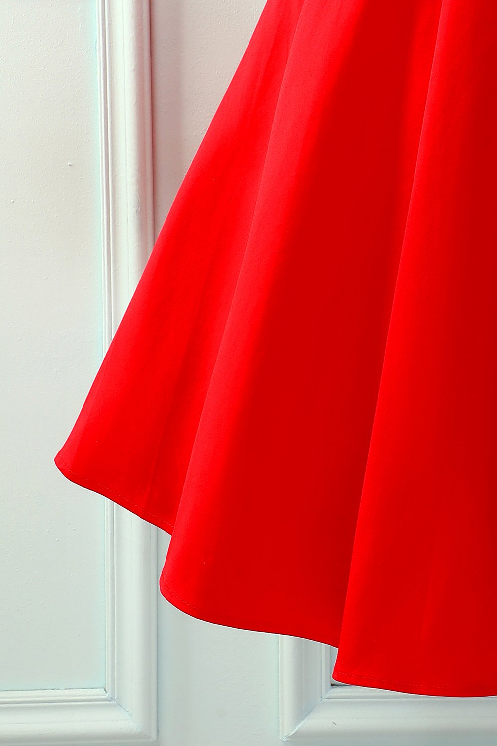 Vestido vermelho com decote em V sólido