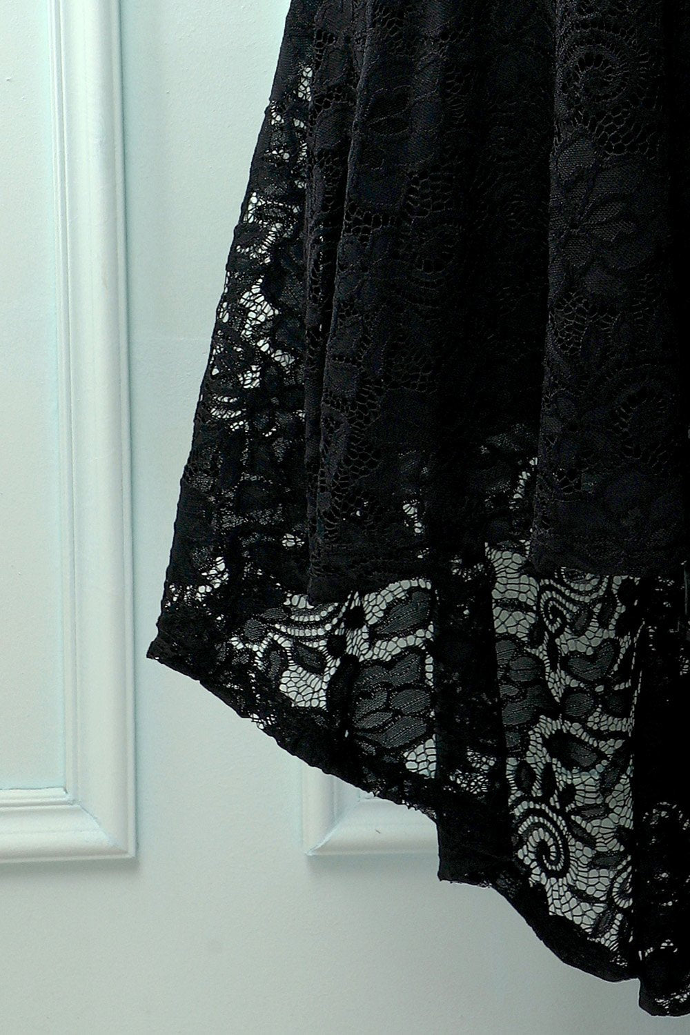 Vestido preto com decote em v