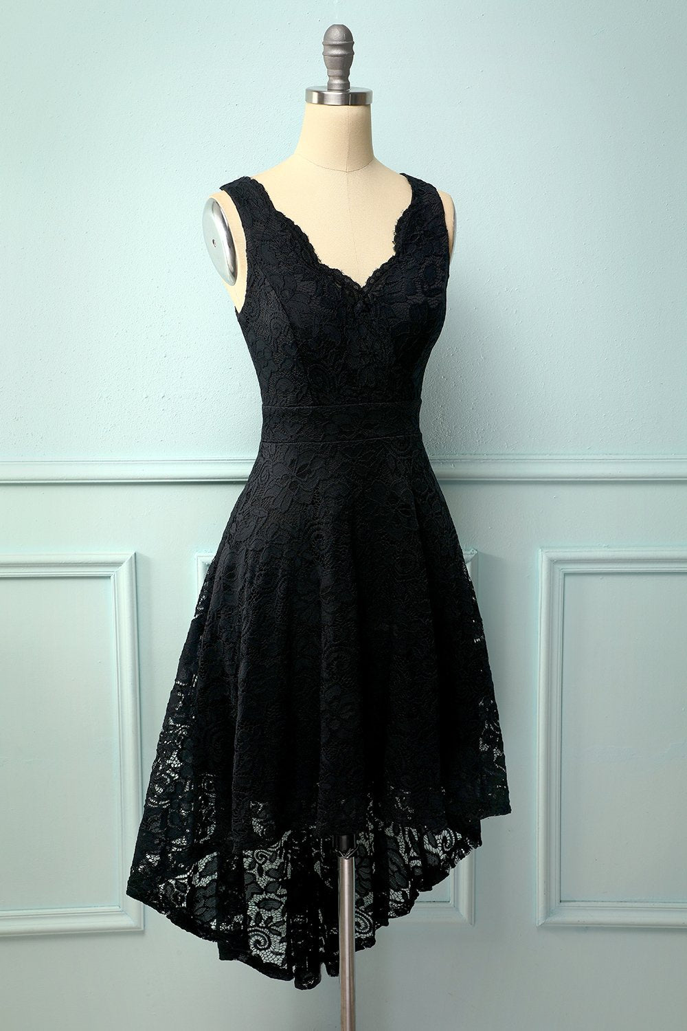 Vestido preto com decote em v