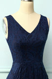 Vestido assimétrico de renda azul marinho