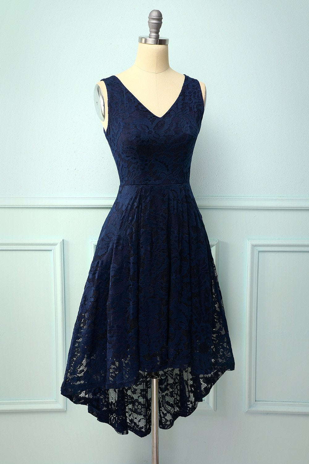 Vestido assimétrico de renda azul marinho