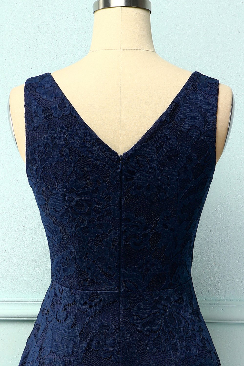 Vestido assimétrico de renda azul marinho