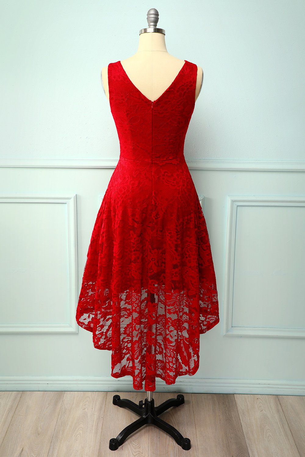 Vestido assimétrico de renda vermelha escura