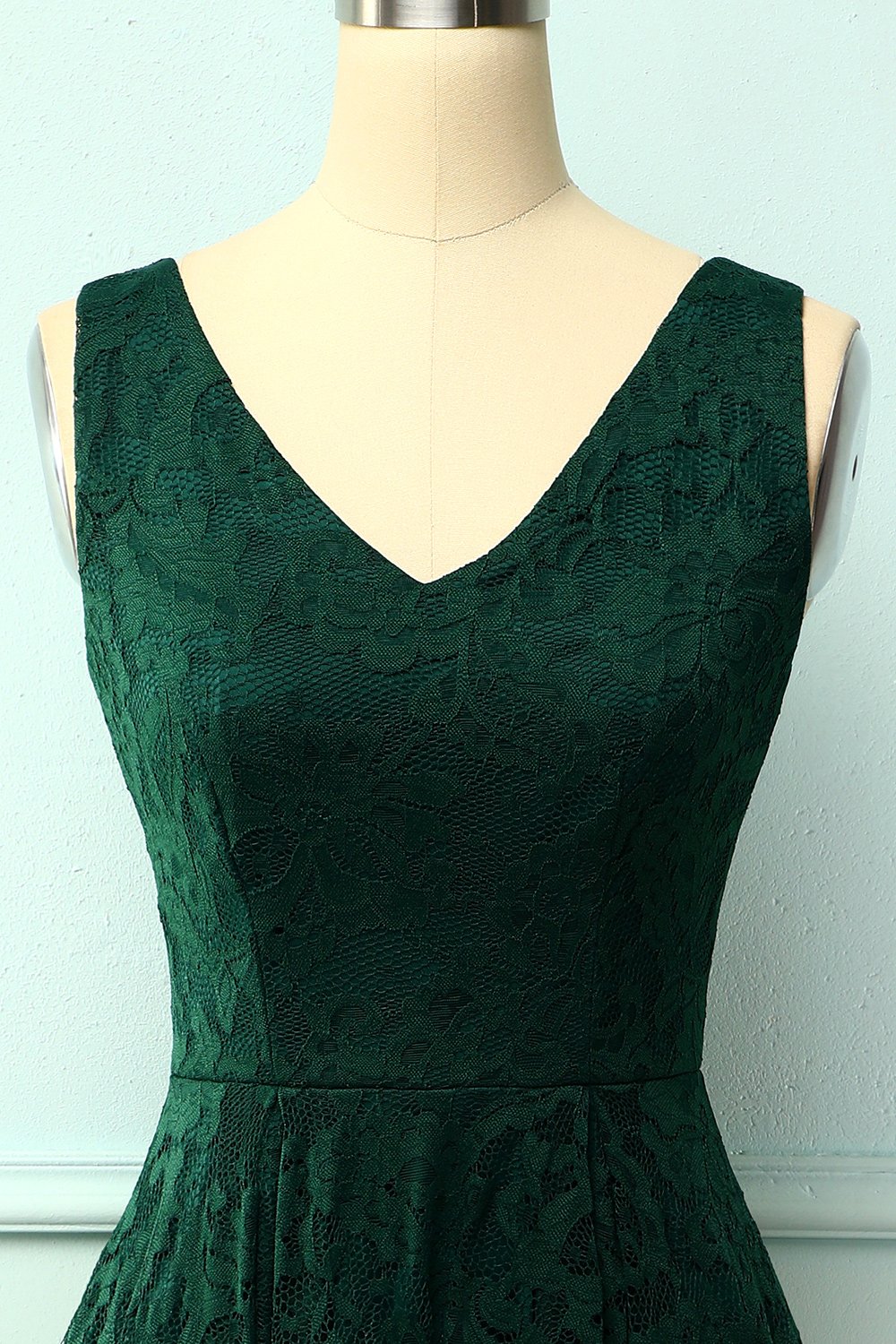 Vestido assimétrico de renda verde