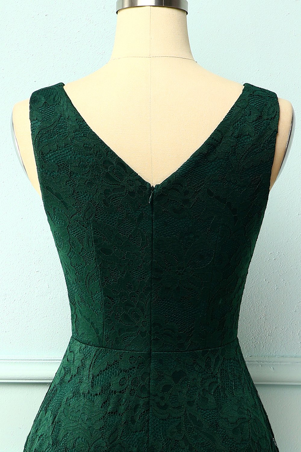 Vestido assimétrico de renda verde