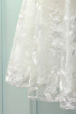 Vestido de Renda Branca com Laço
