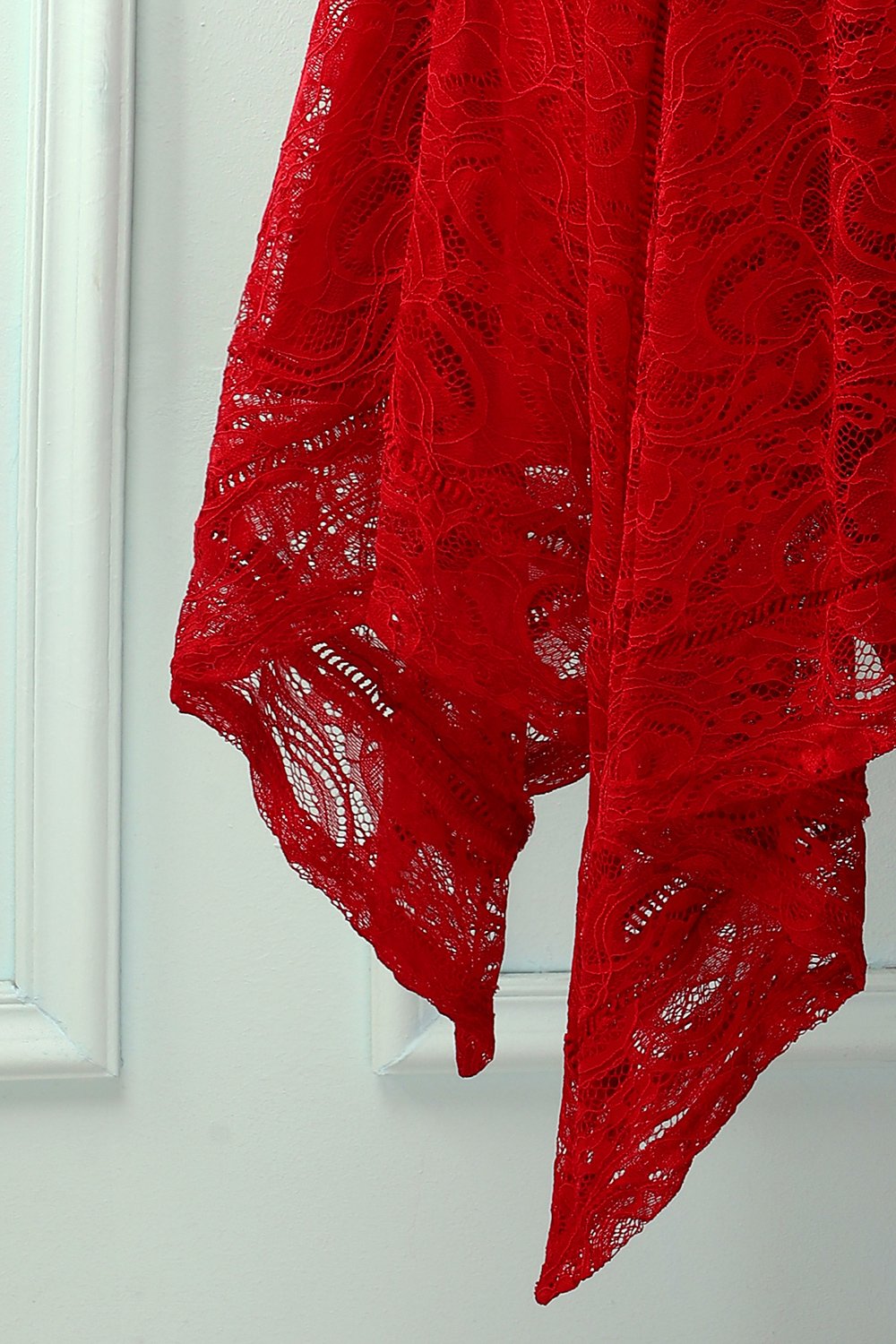 Vestido de renda assimétrico vermelho escuro