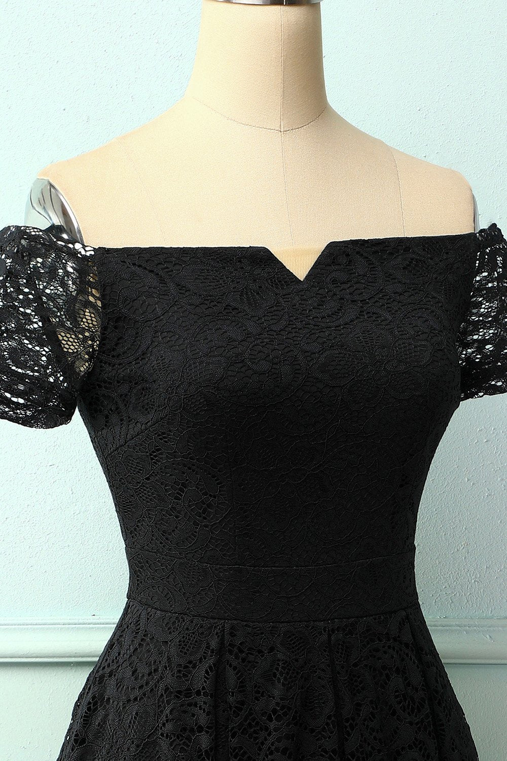 Preto fora do ombro vestido de renda