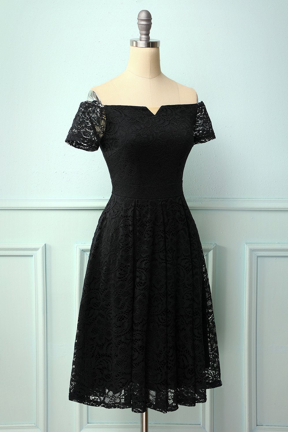 Preto fora do ombro vestido de renda