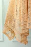 Vestido assimétrico de renda com decote em v e champanhe