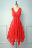 Vestido assimétrico de renda com decote em v vermelho