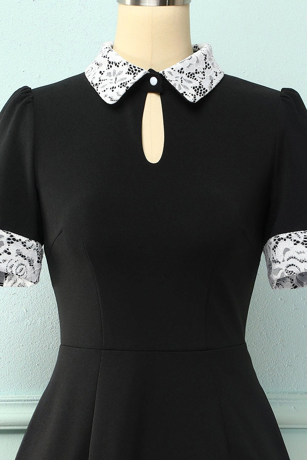 Vestido de lapela preto com bolsos