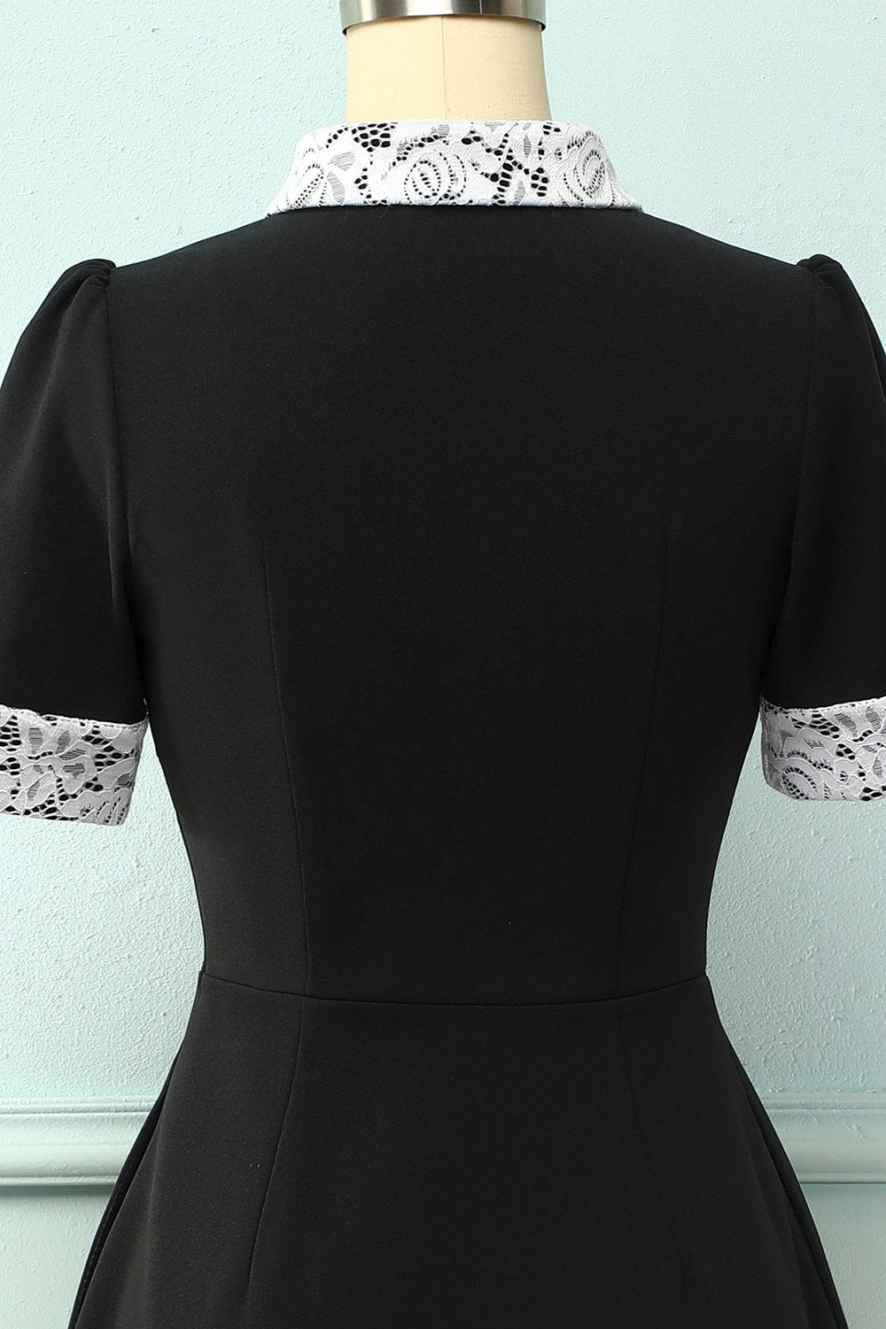 Vestido de lapela preto com bolsos