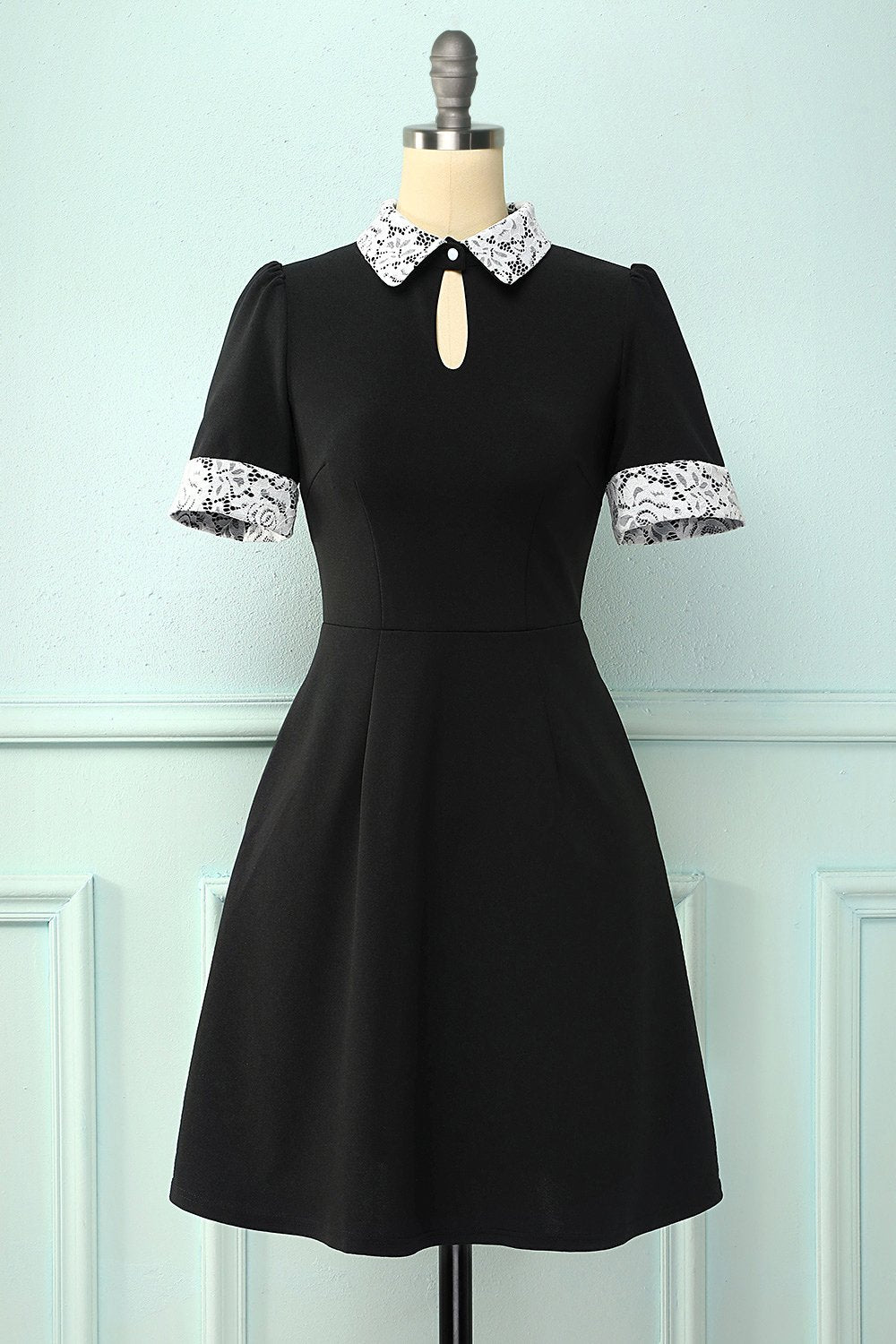 Vestido de lapela preto com bolsos