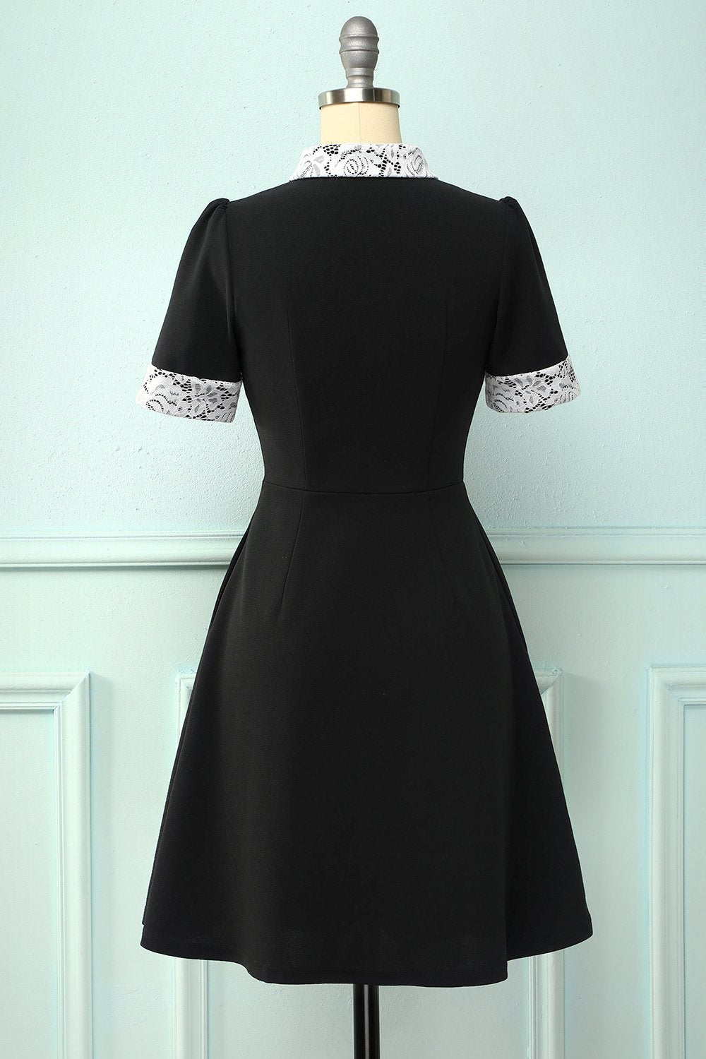 Vestido de lapela preto com bolsos